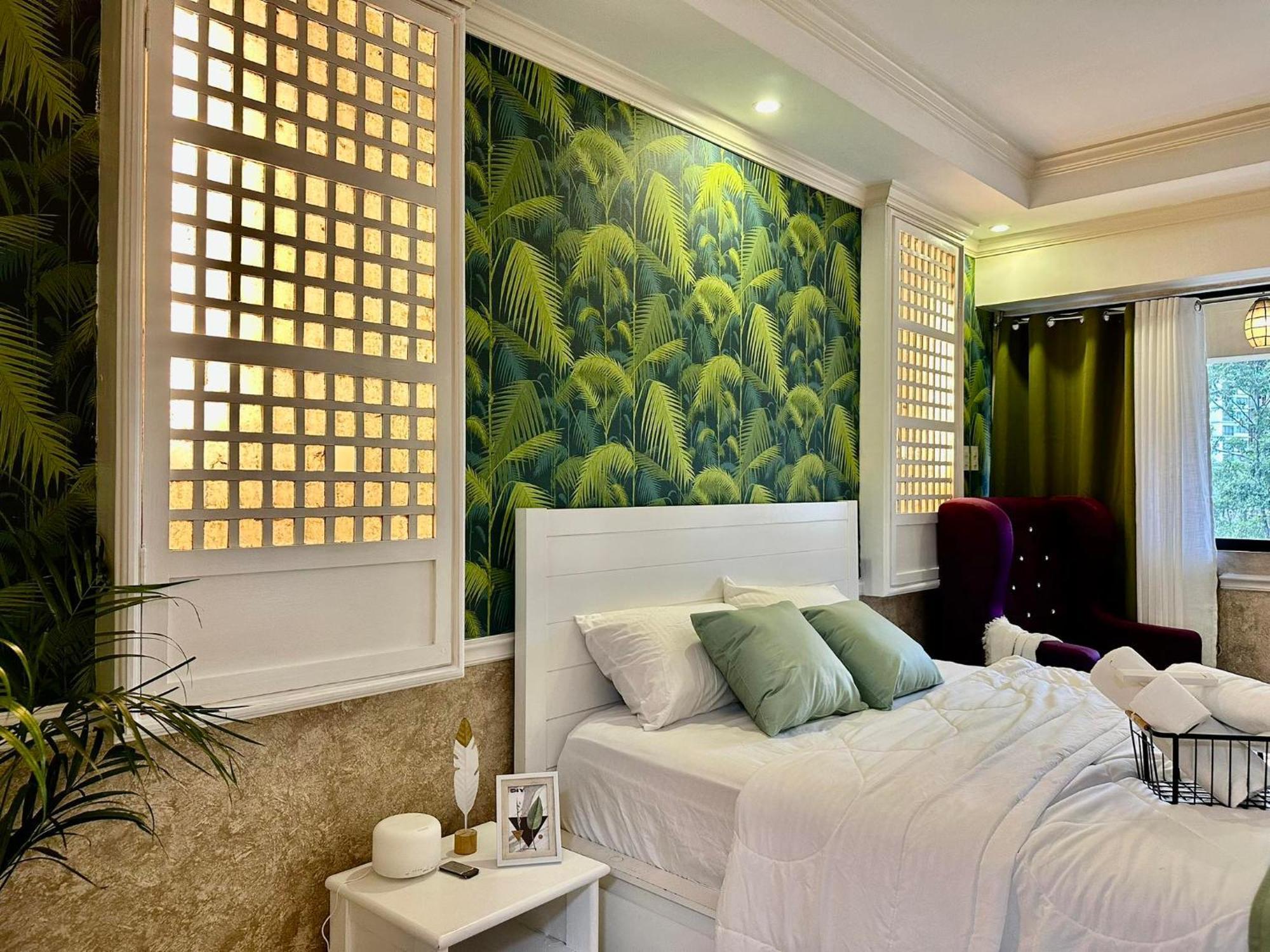 One Bedroom With Balcony By Christine Suites Ph In Greenbelt Radisson Макати Экстерьер фото